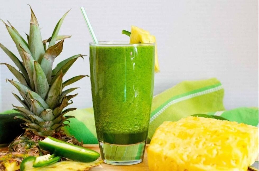 Smoothie with pineapple and avocado for weight loss