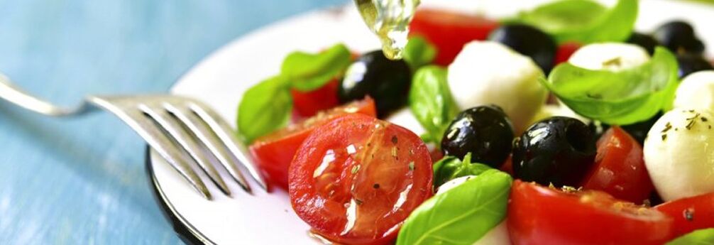 vegetable salad is part of the Mediterranean diet